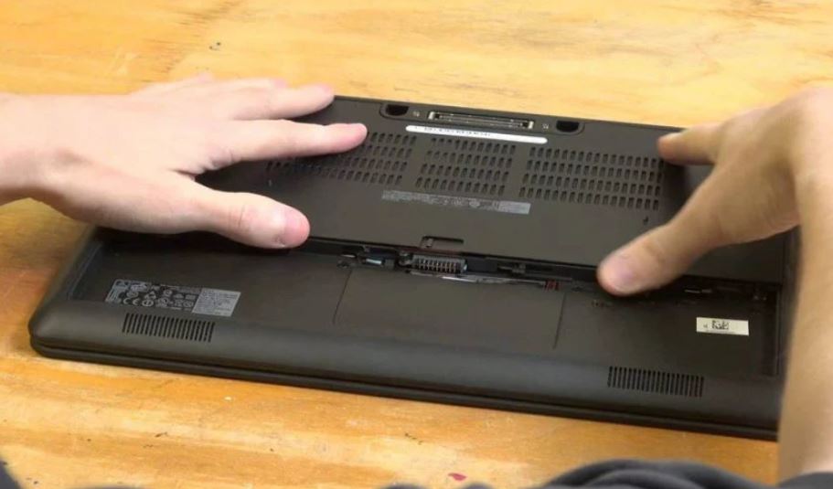 Vệ sinh quạt tản nhiệt laptop - Khi nào nên mang ra cửa hàng Vệ sinh quạt tản nhiệt laptop - Khi nào nên mang ra cửa hàng